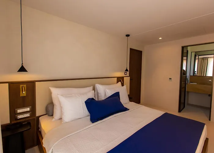 Islet Santorini Infinity Caldera